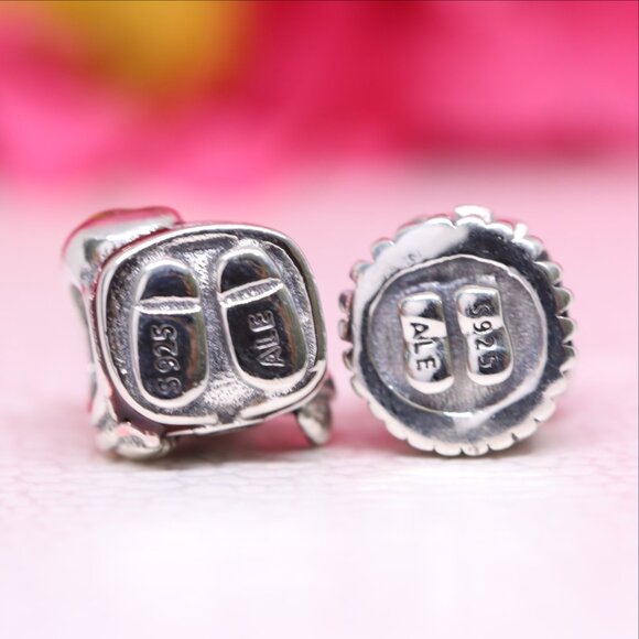 Pandora St Nick Santa & Mrs Santa Claus Charm Gift Set - Picture 3 of 5